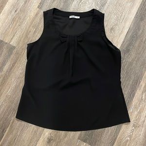 Black Sleeveless Shirt With Bow Detail. L
